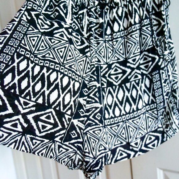 Aztec Print Romper - Picture 8 of 10